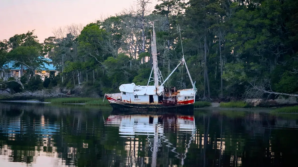 A sunken boat at the Calabash Creek anchorage.